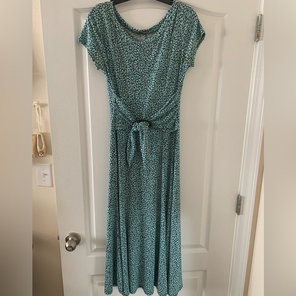 Tags have been removed from this item but it is a size 8